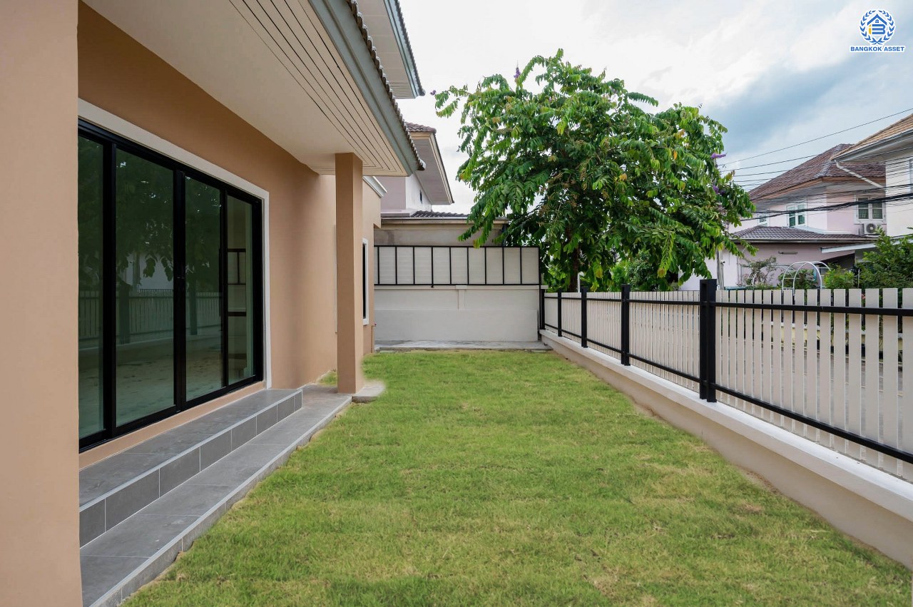 บ้านมือสองตกแต่งใหม่  โครงการ ธารา ราชพฤกษ์-ปิ่นเกล้า บ้านสวย พร้อมอยู่ เนื้อที่ 88.2 ตร.ว. ฟังก์ชัน 3 ห้องนอน 4 ห้องน้ำ 1 ห้องแม่บ้าน จอดรถได้ 2 คัน บนทำเลเชื่อมต่อถนนกาญจนาภิเษก ใกล้รถไฟฟ้าสายสีแดง "สถานีตลิ่งชัน" และจุดขึ้นทางด่วน "ศรีรัช" รายล้อมด้วยสิ่งอำนวยความสะดวกครบครัน